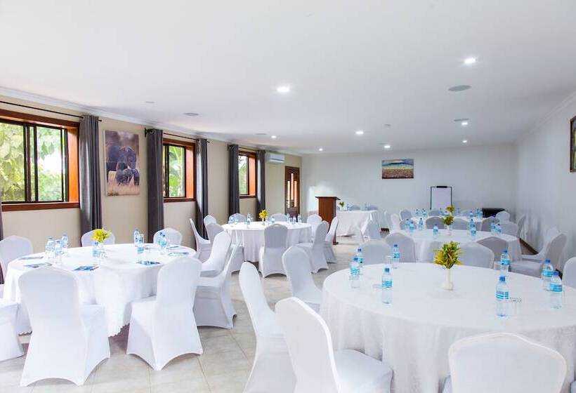 호텔 Airport Planet Lodge At Kilimanjaro Airport