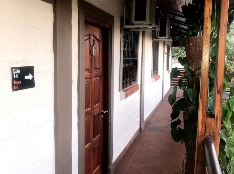 هتل Ambay Suites & Dorms