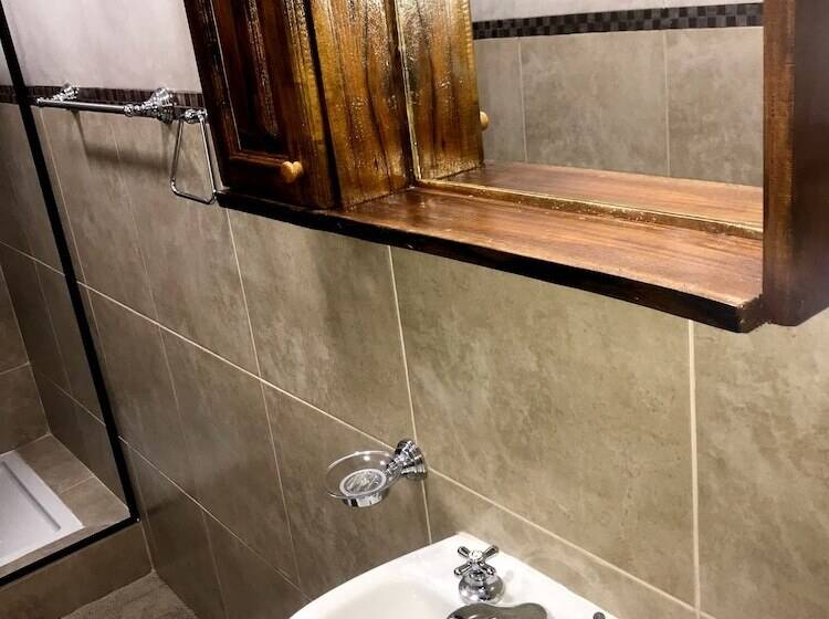 هتل Ambay Suites & Dorms