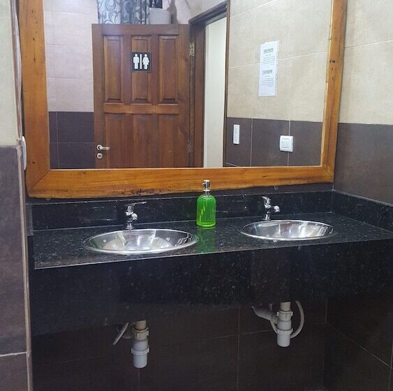 فندق Ambay Suites & Dorms