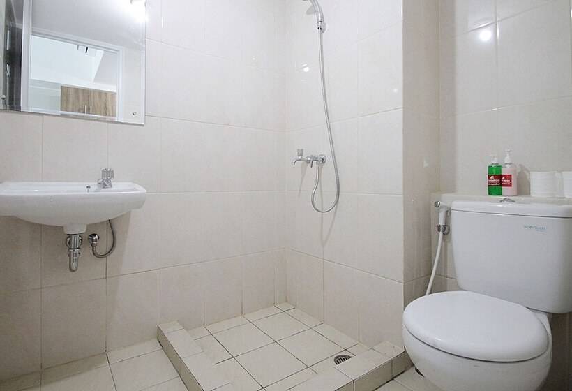 Отель Apartemen Grand Kamala Lagoon By Aparian