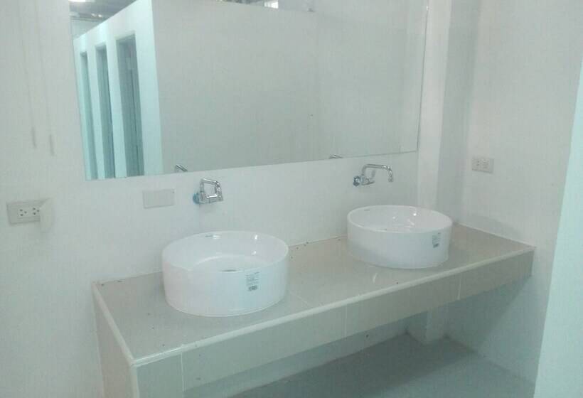 Отель Brick House Hostel Pai