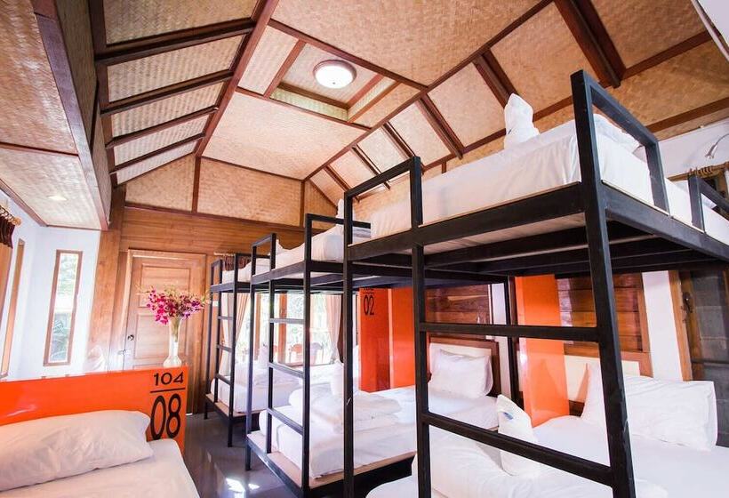 Отель Brick House Hostel Pai