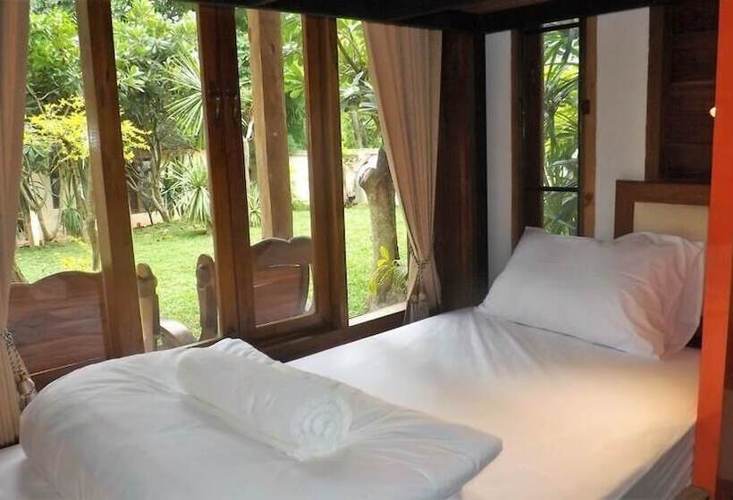 Отель Brick House Hostel Pai