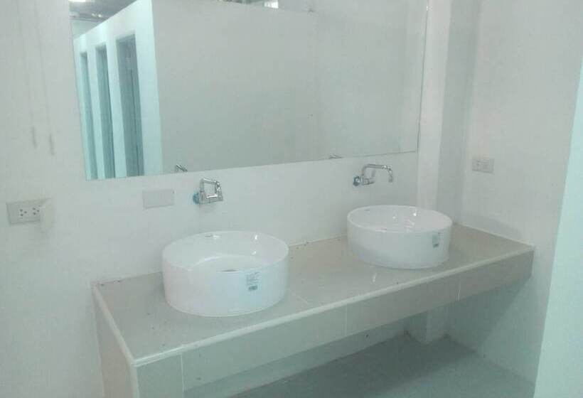 Отель Brick House Hostel Pai