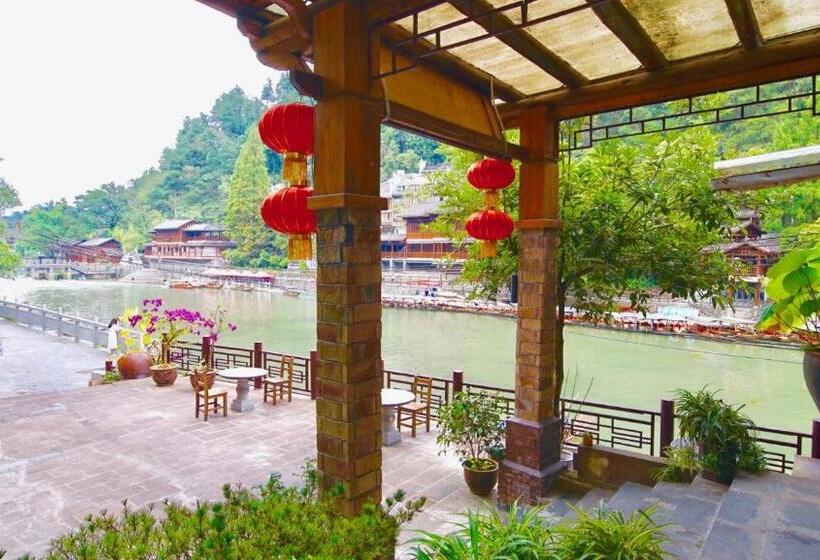 فندق Fenghuang Tujia Ethnic Minority River View
