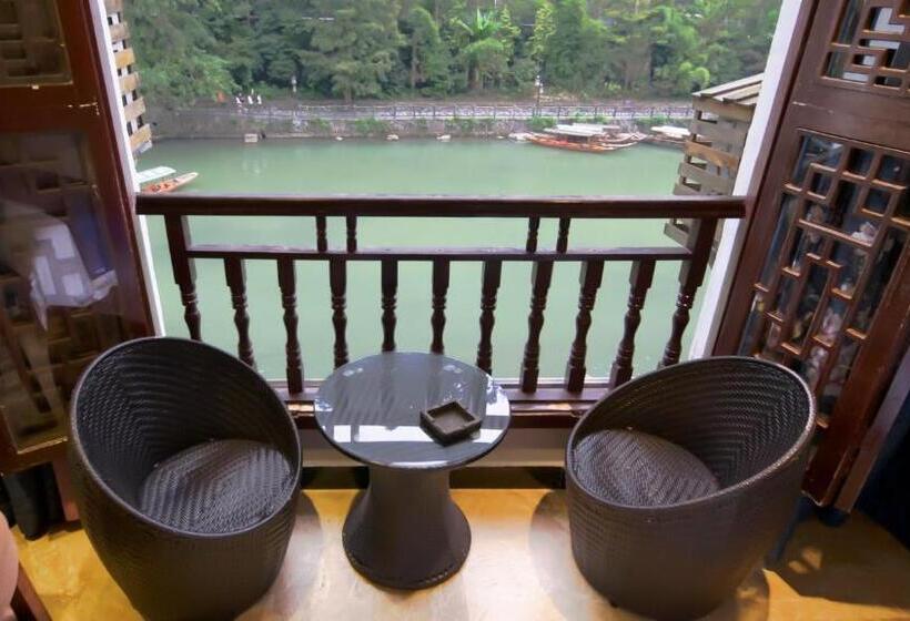 فندق Fenghuang Tujia Ethnic Minority River View