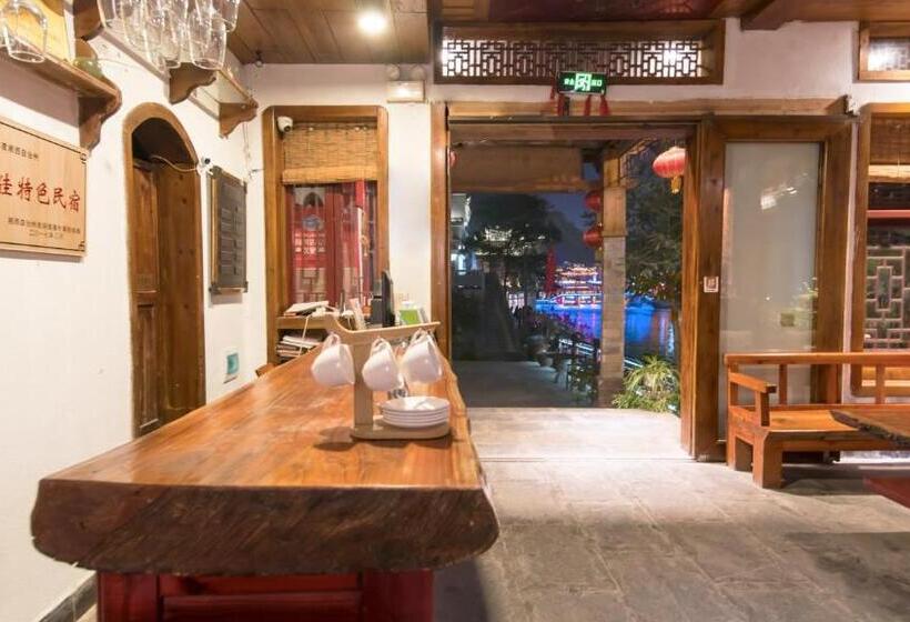 فندق Fenghuang Tujia Ethnic Minority River View