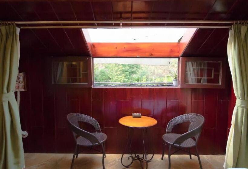 فندق Fenghuang Tujia Ethnic Minority River View