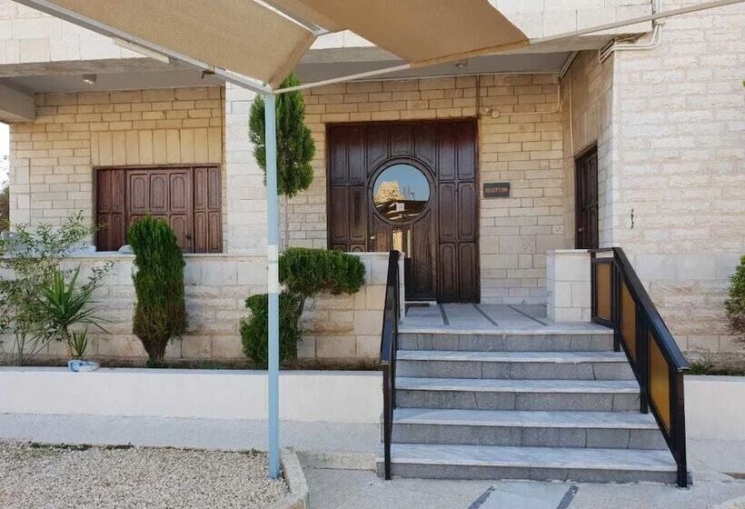 هتل Hadrian S Gate