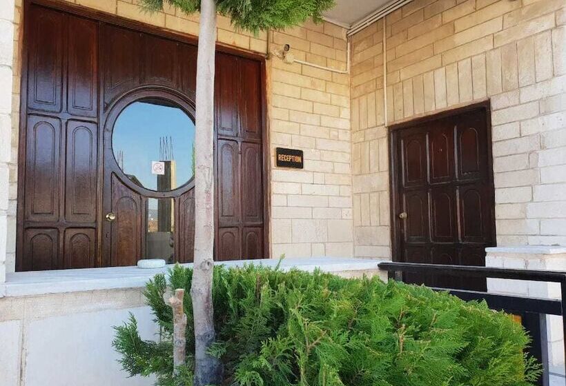 هتل Hadrian S Gate