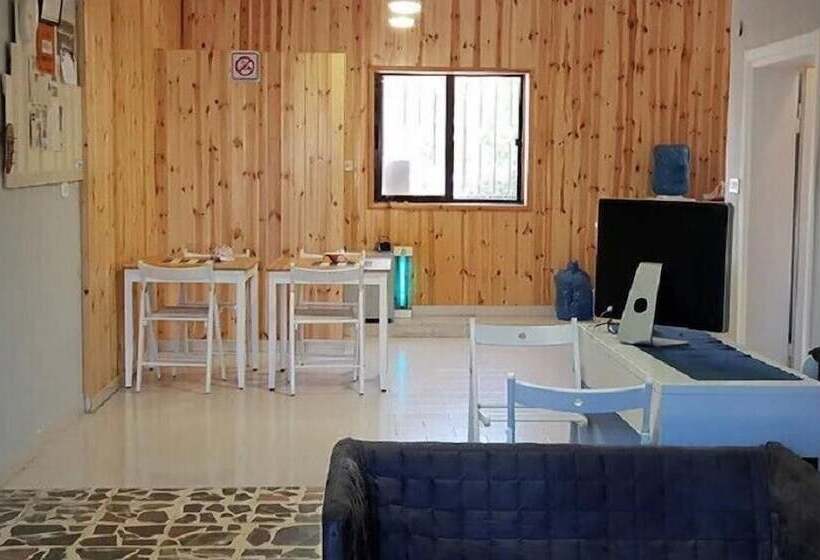 هتل Hadrian S Gate