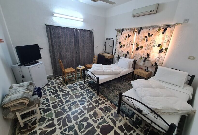 هتل Hadrian S Gate