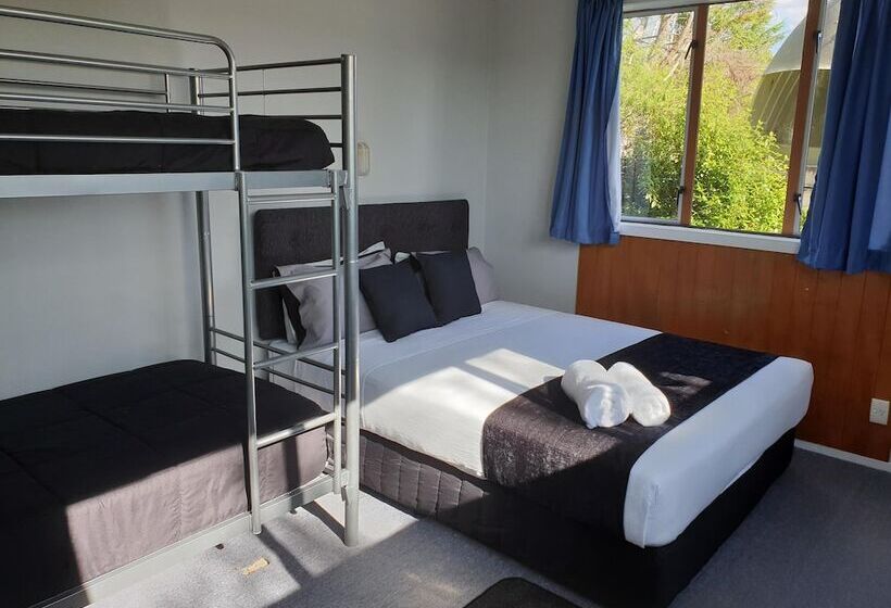 בית מלון כפרי Manowhenua Lodge   Hostel