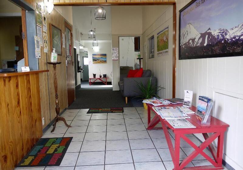 בית מלון כפרי Manowhenua Lodge   Hostel