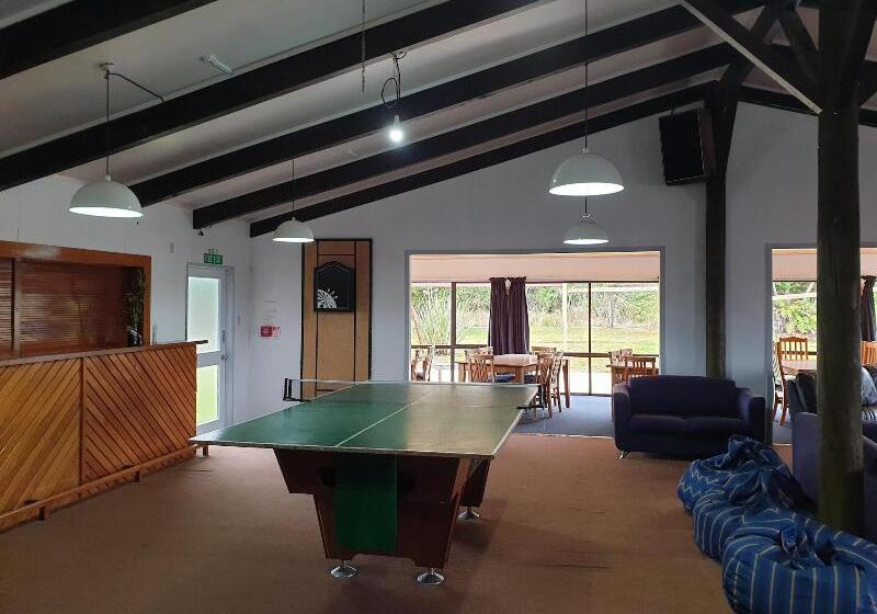 בית מלון כפרי Manowhenua Lodge   Hostel