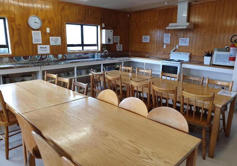 בית מלון כפרי Manowhenua Lodge   Hostel