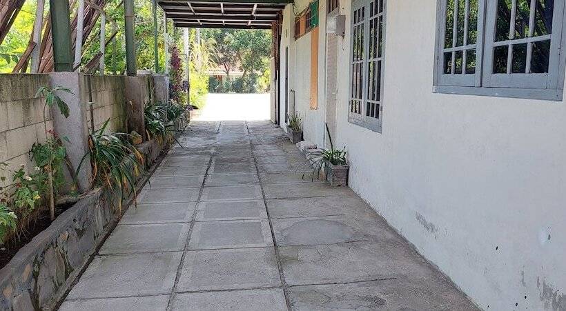 בית מלון כפרי Omah Pandhoek Family Syariah