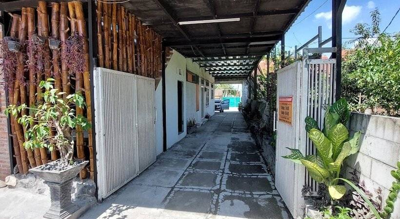 בית מלון כפרי Omah Pandhoek Family Syariah