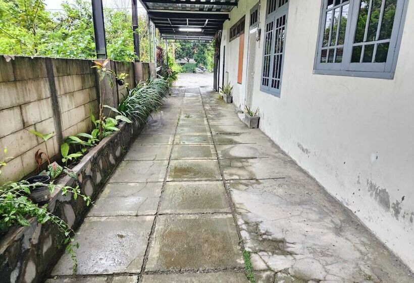 فندق Omah Pandhoek Family Syariah