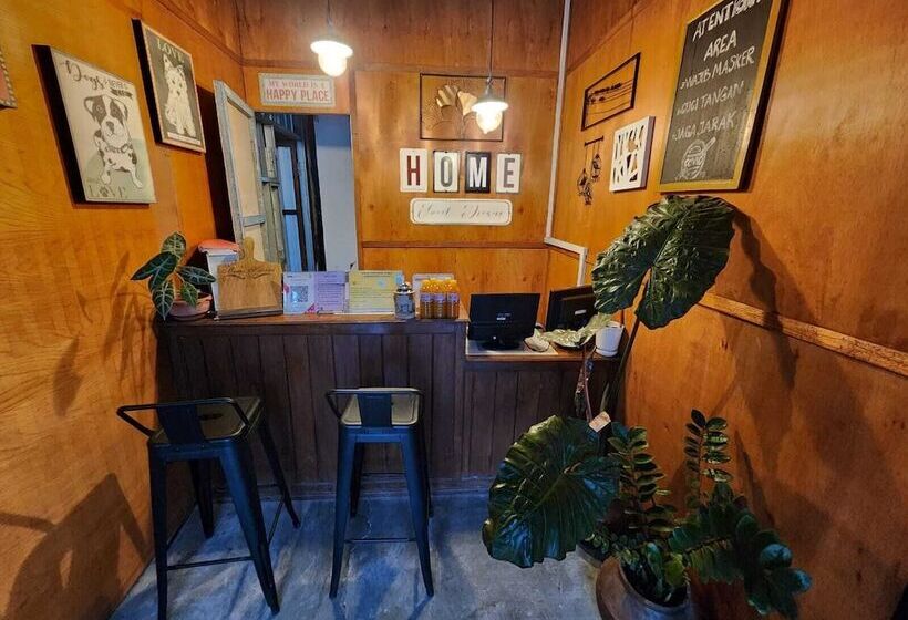 בית מלון כפרי Omah Pandhoek Family Syariah