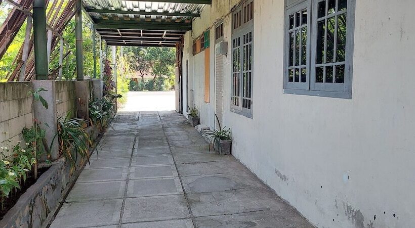 בית מלון כפרי Omah Pandhoek Family Syariah