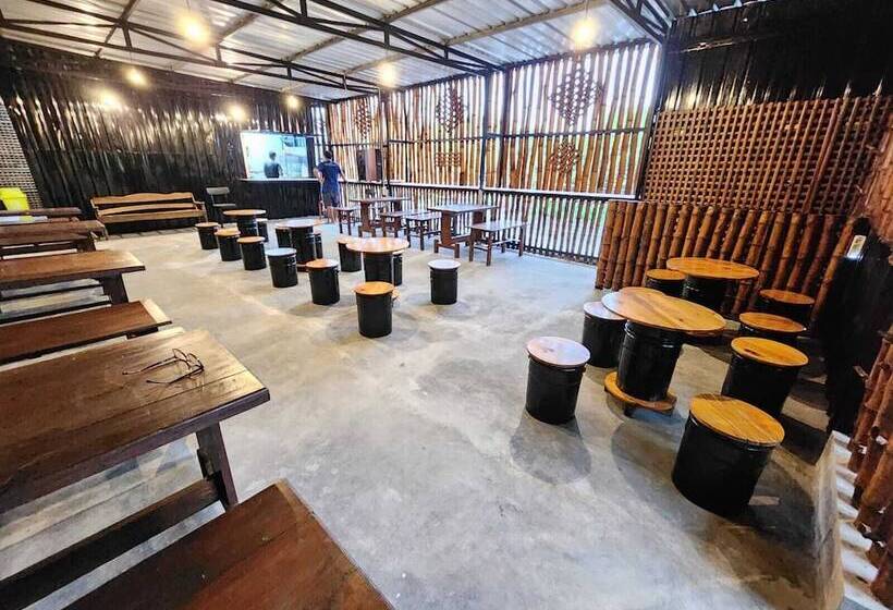 בית מלון כפרי Omah Pandhoek Family Syariah