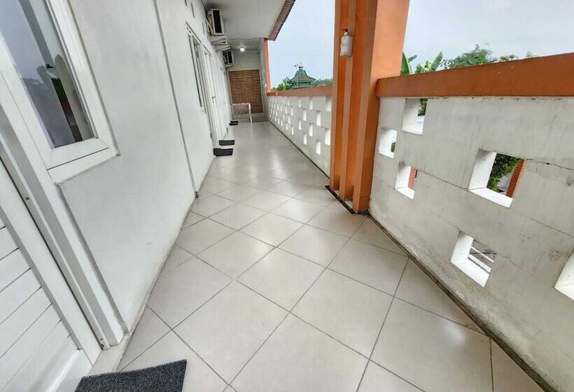 בית מלון כפרי Omah Pandhoek Family Syariah