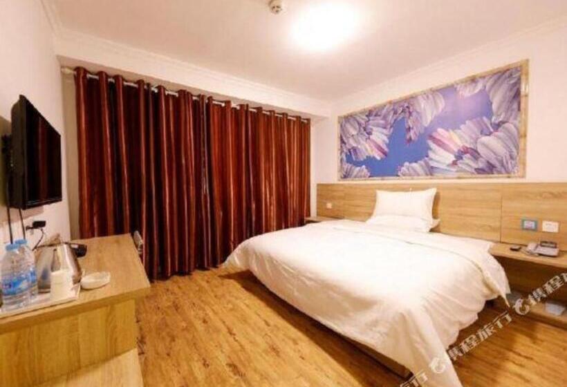 Pai Hotel·hami Yingbin Avenue Airport