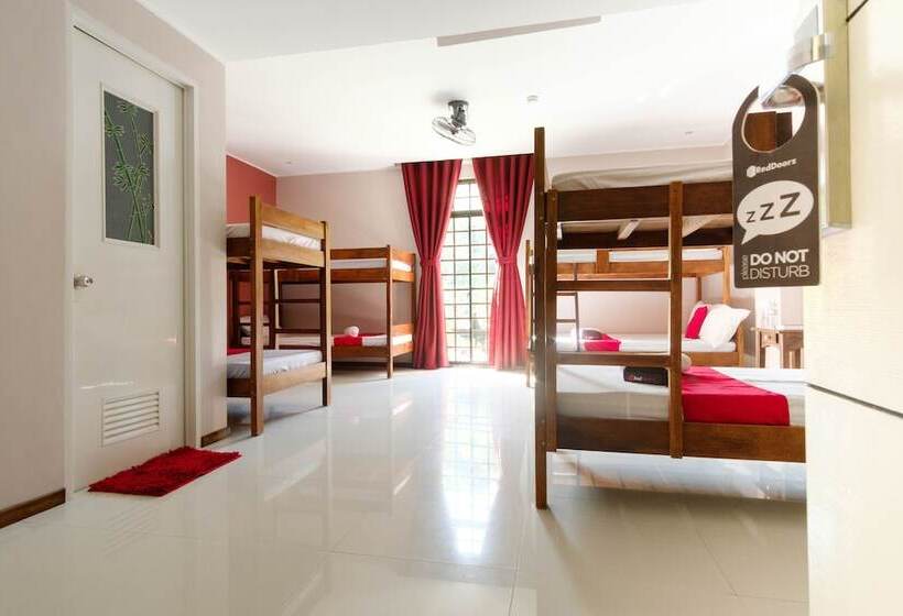 هتل Reddoorz Plus @ West Nautical Road Puerto Galera