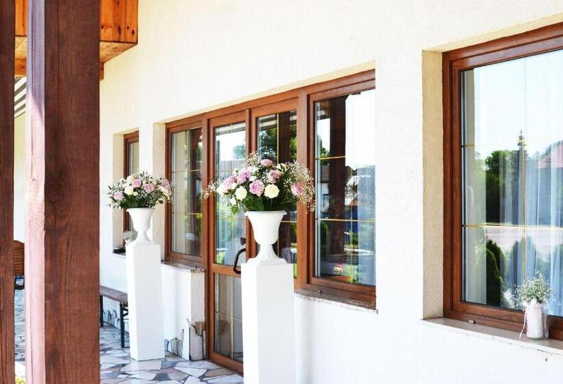 فندق صغير Zajazd Bachus