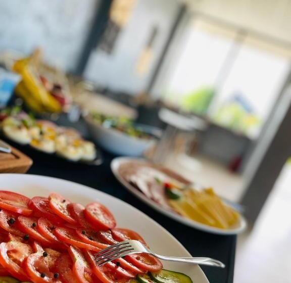 Aparthotel W Dolinie Stawów Zator By Housine