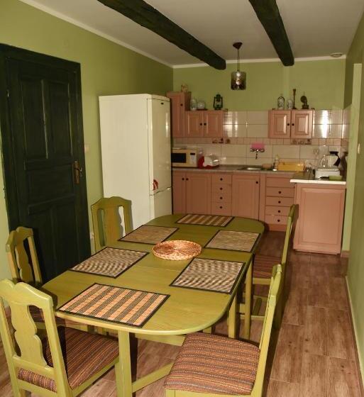 فندق Dwor Trzesniow