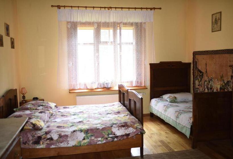 فندق Dwor Trzesniow