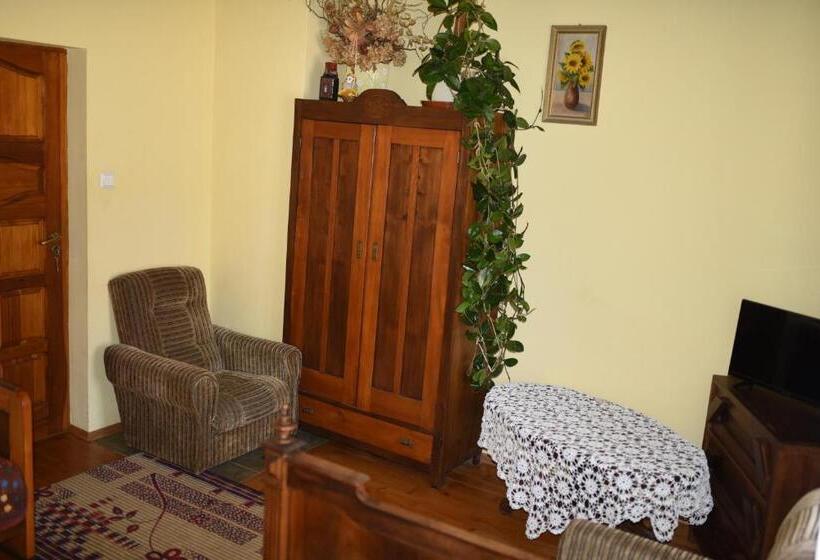 فندق Dwor Trzesniow