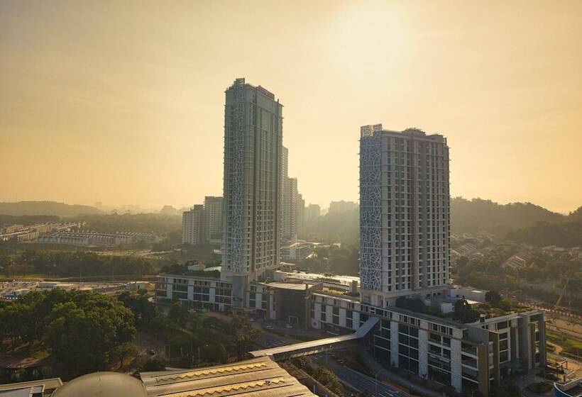 Отель Mercure Living Putrajaya