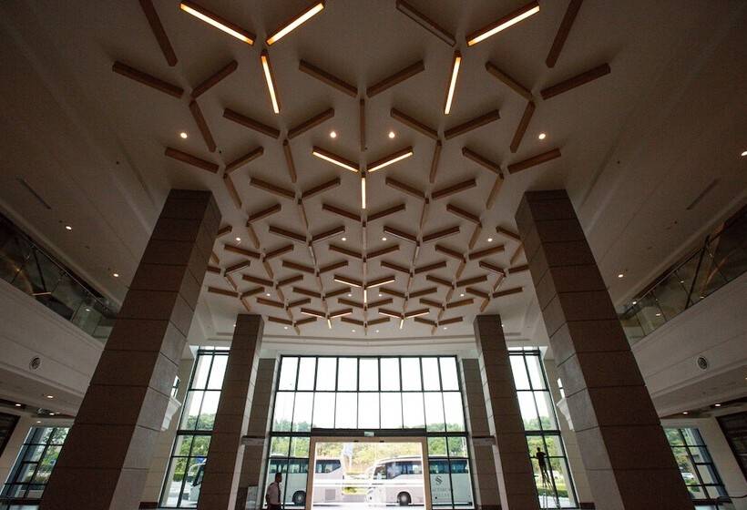 Отель Mercure Living Putrajaya