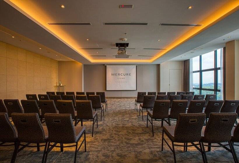 Отель Mercure Living Putrajaya