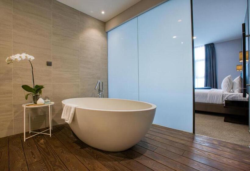 Отель Mercure Living Putrajaya