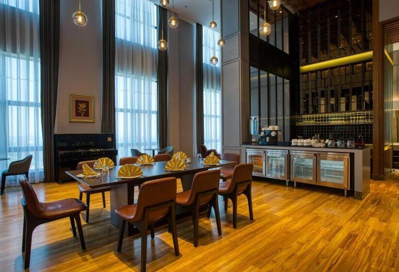 Отель Mercure Living Putrajaya