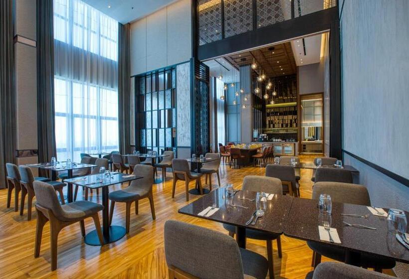 Отель Mercure Living Putrajaya