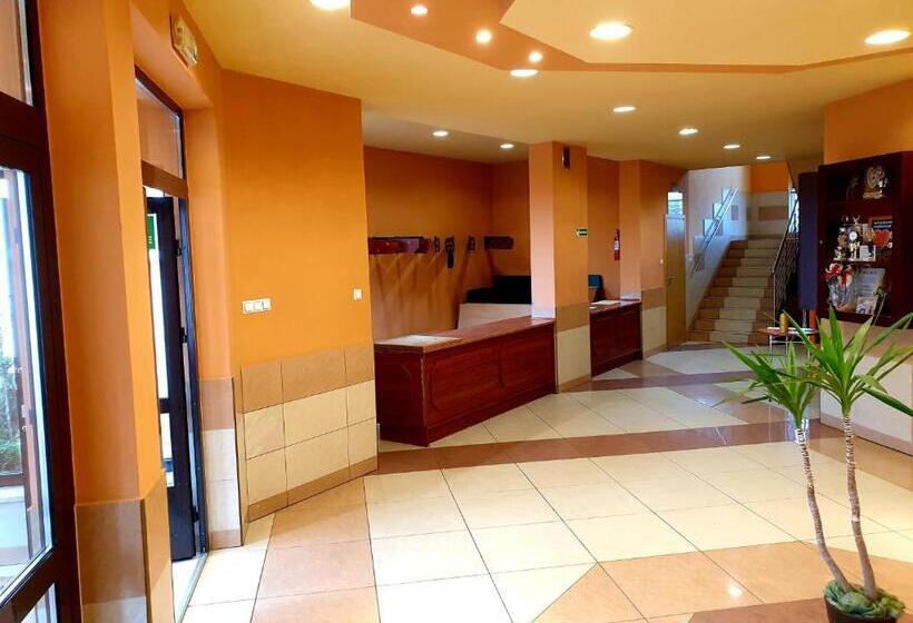 ホテル Pałac Pod Dębami