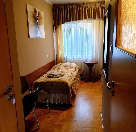 فندق Pałac Pod Dębami