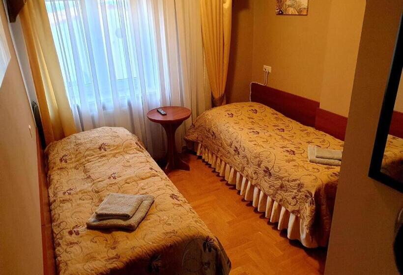 ホテル Pałac Pod Dębami