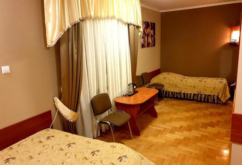 فندق Pałac Pod Dębami