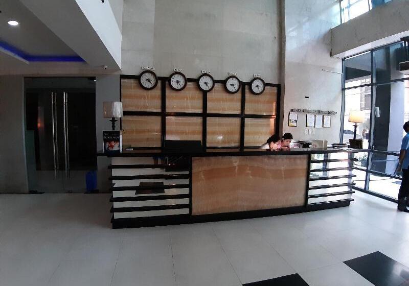 호텔 Residences In Ramos Tower By P&j