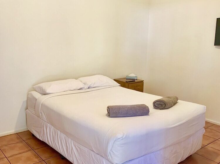 فندق Roey Backpackers & Party Bar