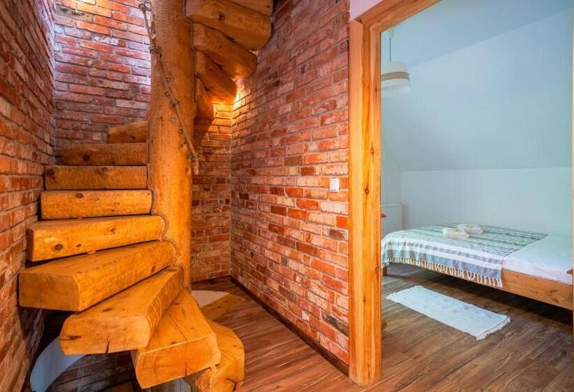 ホテル Tarninowe Wzgórze