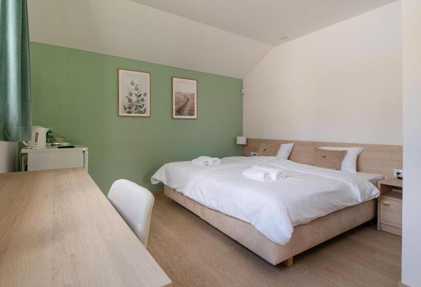 אתר נופש Szumi Las Events & Apartments