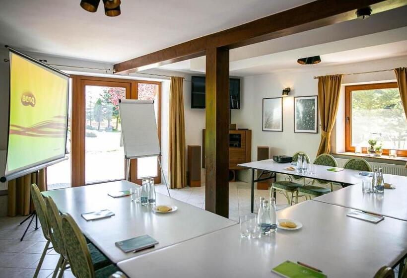 אתר נופש Szumi Las Events & Apartments